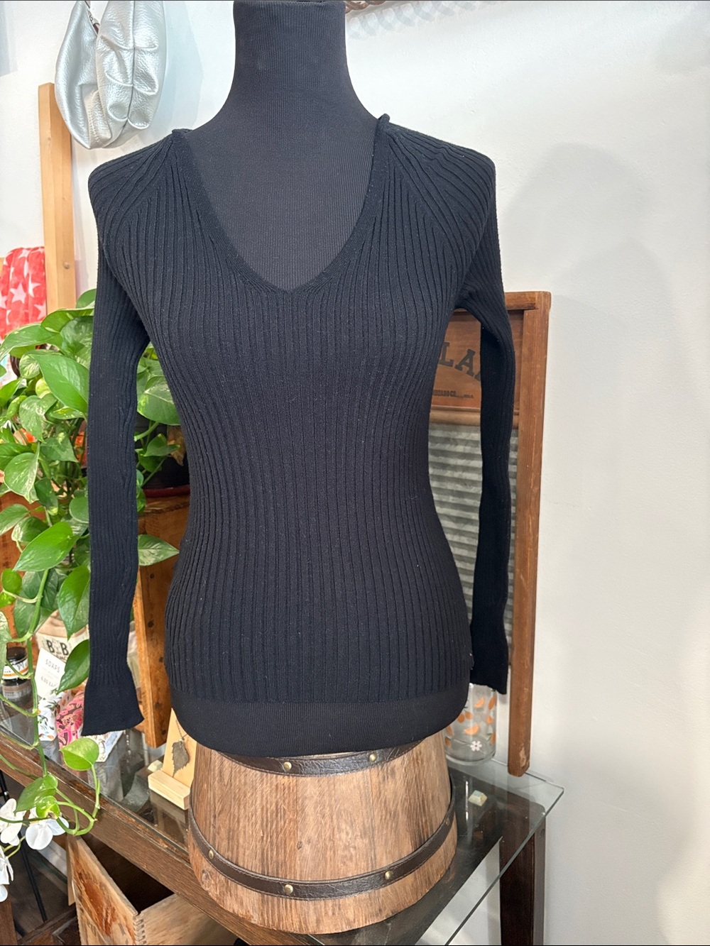 Women's Ribbed V-Neck Sweater - Black